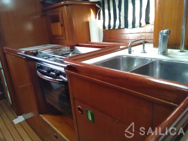 Oceanis 41.1 - Yacht Charter Sailica