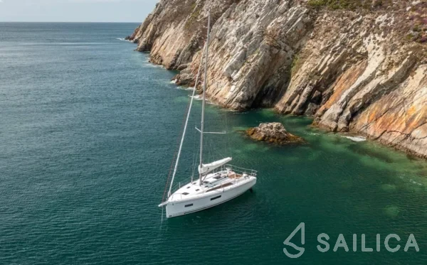Oceanis 37.1 - Yacht Charter Sailica