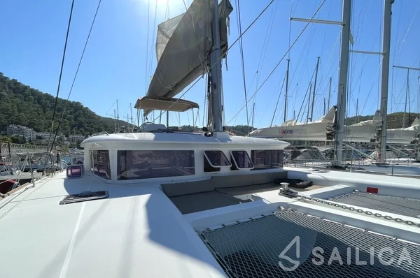 Lagoon 450  Flybridge - Yacht Charter Sailica
