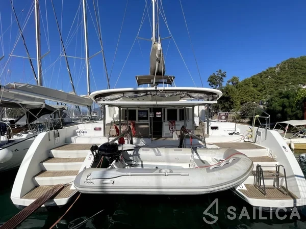 Lagoon 450  Flybridge - Yacht Charter Sailica