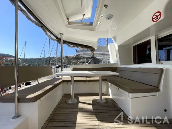 Lagoon 450  Flybridge - Yacht Charter Sailica