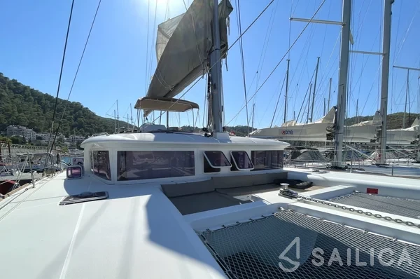 Lagoon 450  Flybridge - Yacht Charter Sailica
