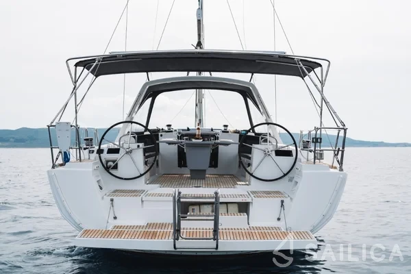 Oceanis 45 - Yacht Charter Sailica