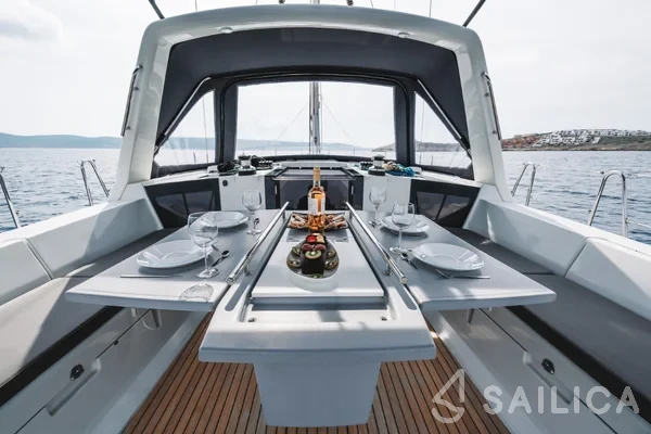 Oceanis 45 - Yacht Charter Sailica