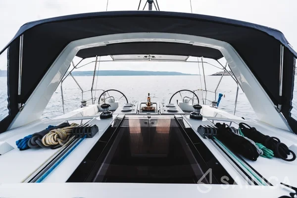 Oceanis 45 - Yacht Charter Sailica