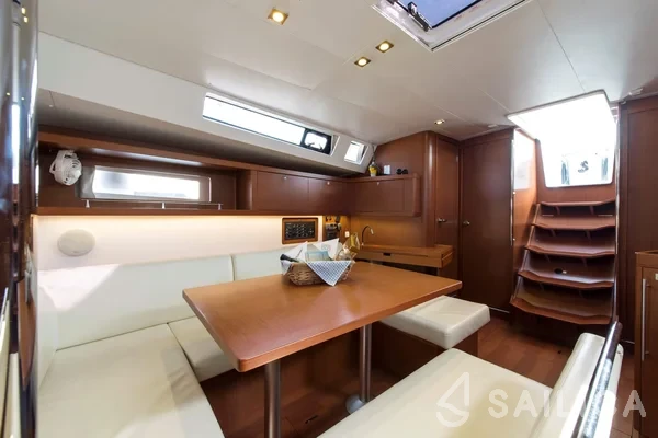 Oceanis 45 - Yacht Charter Sailica