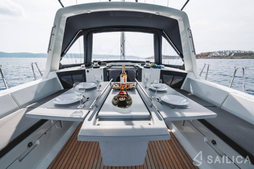 Oceanis 45 - Yacht Charter Sailica