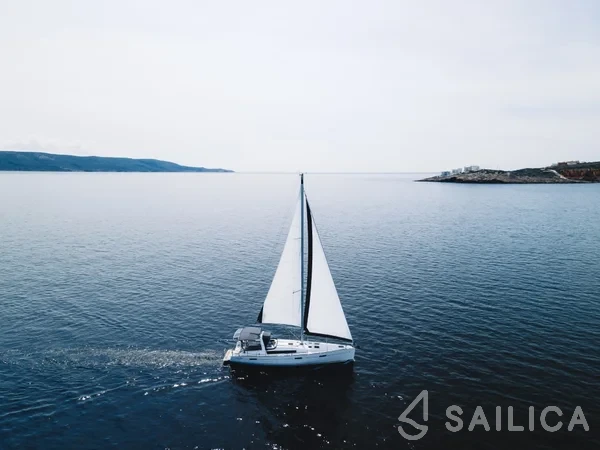 Oceanis 45 - Yacht Charter Sailica