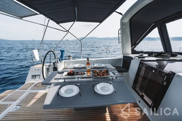 Oceanis 45 - Yacht Charter Sailica