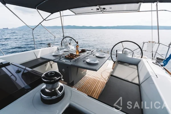 Oceanis 45 - Yacht Charter Sailica