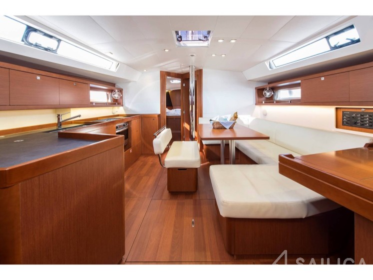 Oceanis 45 - Yacht Charter Sailica