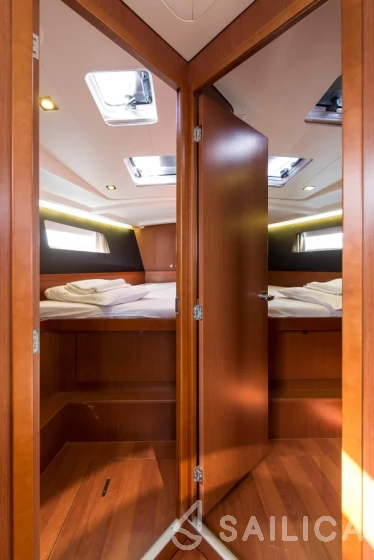 Oceanis 45 - Yacht Charter Sailica