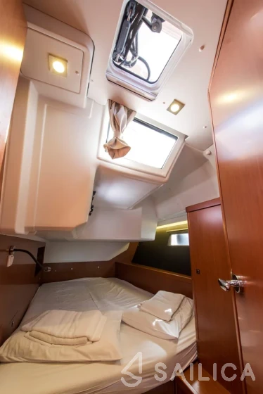 Oceanis 45 - Yacht Charter Sailica