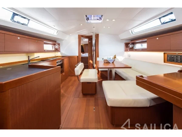 Oceanis 45 - Yacht Charter Sailica