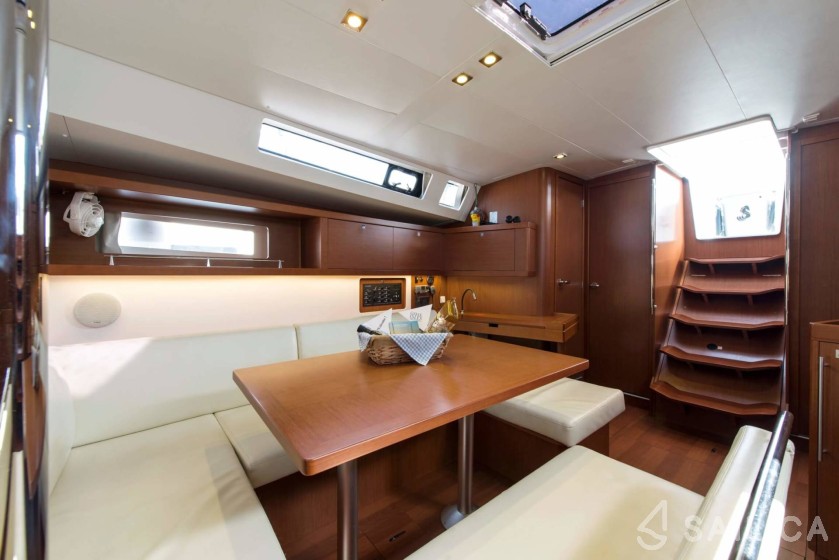Oceanis 45 - Yacht Charter Sailica