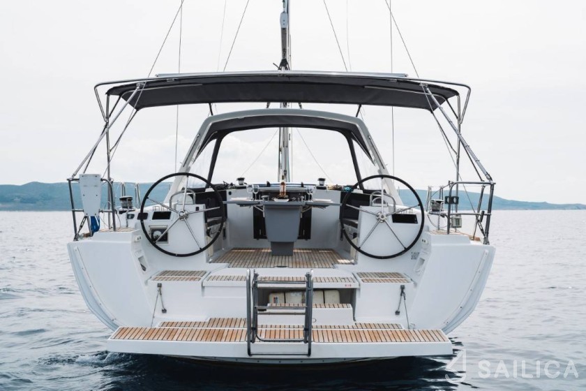 Oceanis 45 - Yacht Charter Sailica