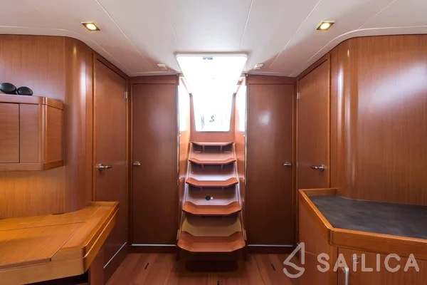 Oceanis 45 - Yacht Charter Sailica