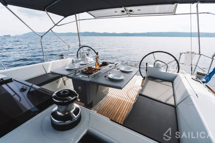 Oceanis 45 - Yacht Charter Sailica