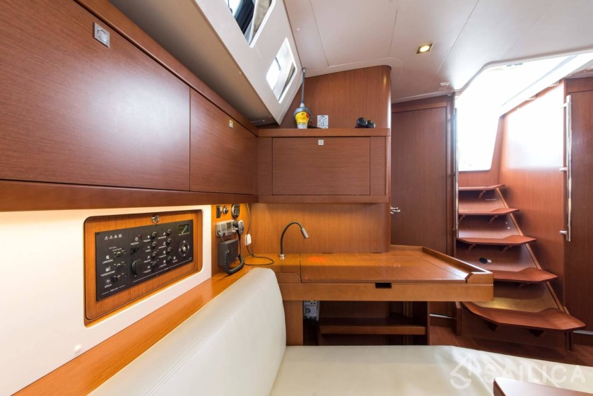 Oceanis 45 - Yacht Charter Sailica