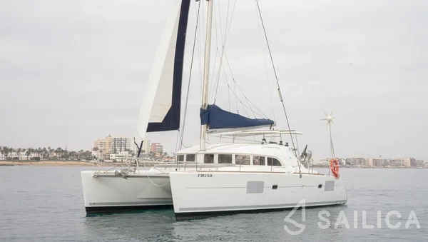 Lagoon 380 - Yacht Charter Sailica