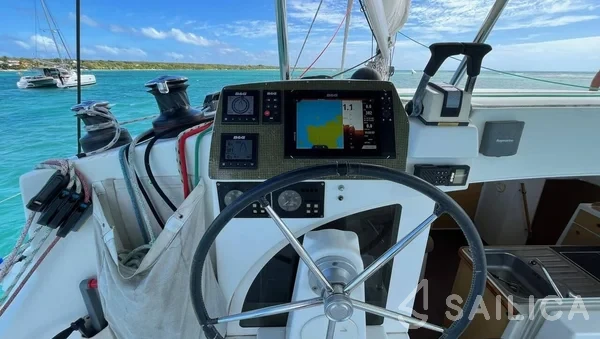 Lagoon 380 - Yacht Charter Sailica