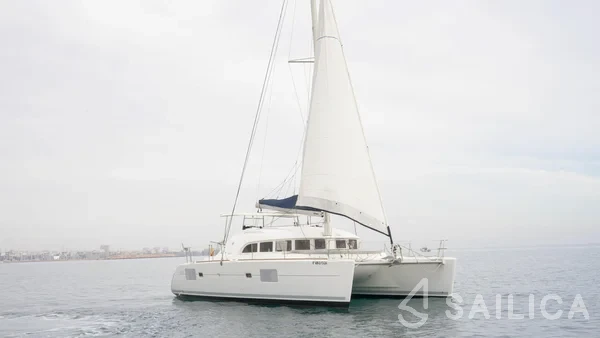 Lagoon 380 - Yacht Charter Sailica
