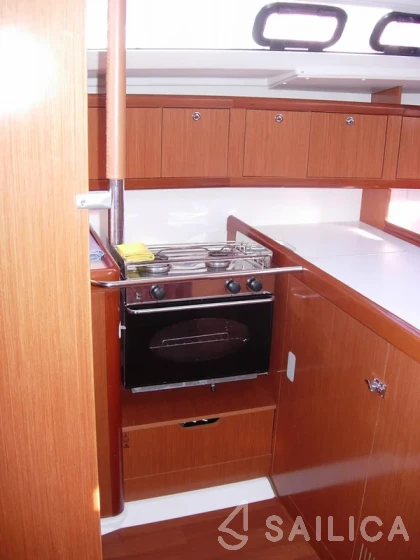 Oceanis 37 - Yacht Charter Sailica