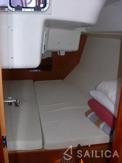 Oceanis 37 - Yacht Charter Sailica