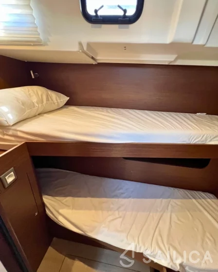 Oceanis 51.1 - Yacht Charter Sailica