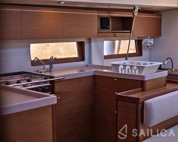 Oceanis 51.1 - Yacht Charter Sailica