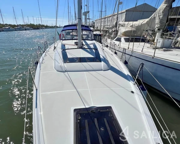 Oceanis 51.1 - Yacht Charter Sailica