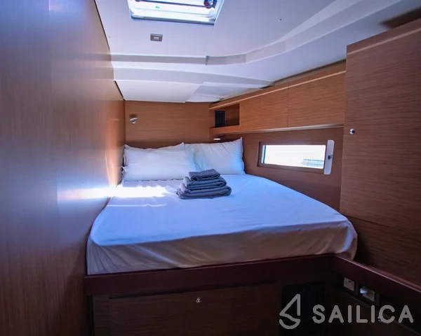 Oceanis 51.1 - Yacht Charter Sailica