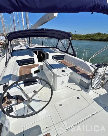 Oceanis 51.1 - Yacht Charter Sailica