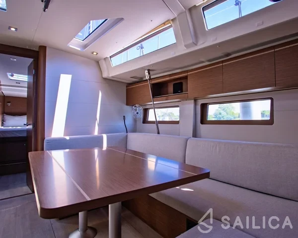 Oceanis 51.1 - Yacht Charter Sailica