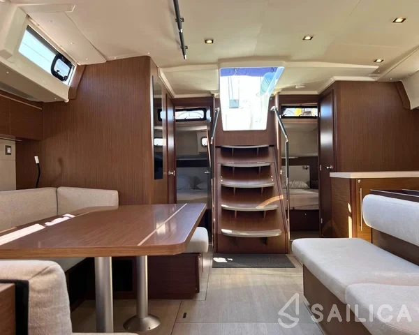 Oceanis 51.1 - Yacht Charter Sailica