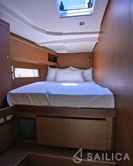 Oceanis 51.1 - Yacht Charter Sailica