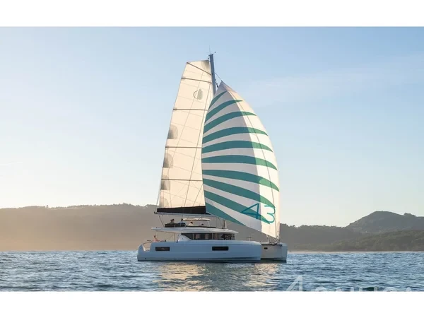 Lagoon 43 Power - Yacht Charter Sailica