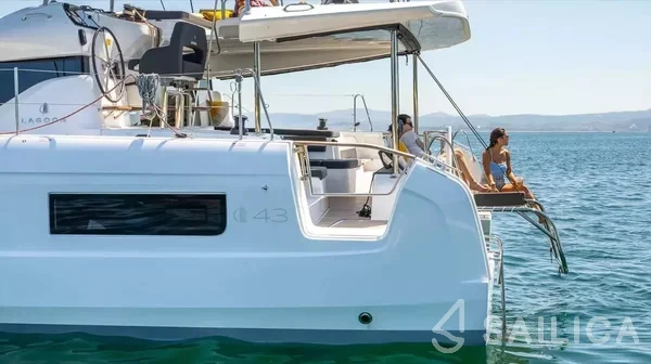 Lagoon 43 Power - Yacht Charter Sailica