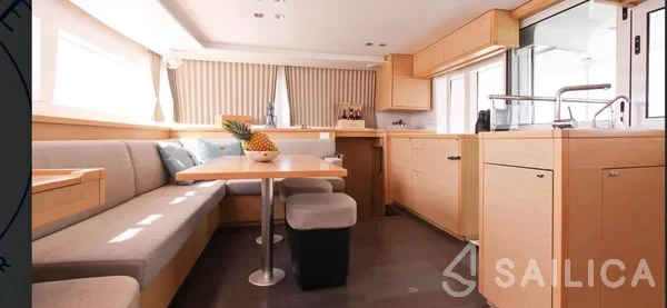 Lagoon 450  Flybridge - Yacht Charter Sailica