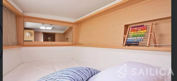Lagoon 450  Flybridge - Yacht Charter Sailica