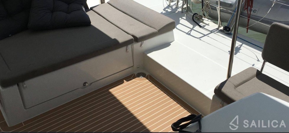 Lagoon 450  Flybridge - Yacht Charter Sailica