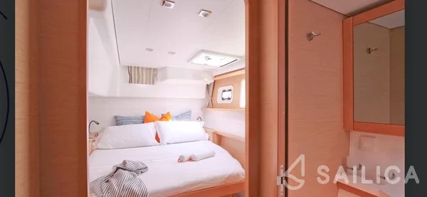 Lagoon 450  Flybridge - Yacht Charter Sailica
