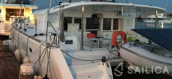 Lagoon 450  Flybridge - Yacht Charter Sailica