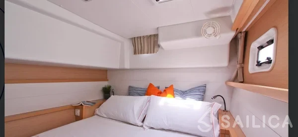 Lagoon 450  Flybridge - Yacht Charter Sailica