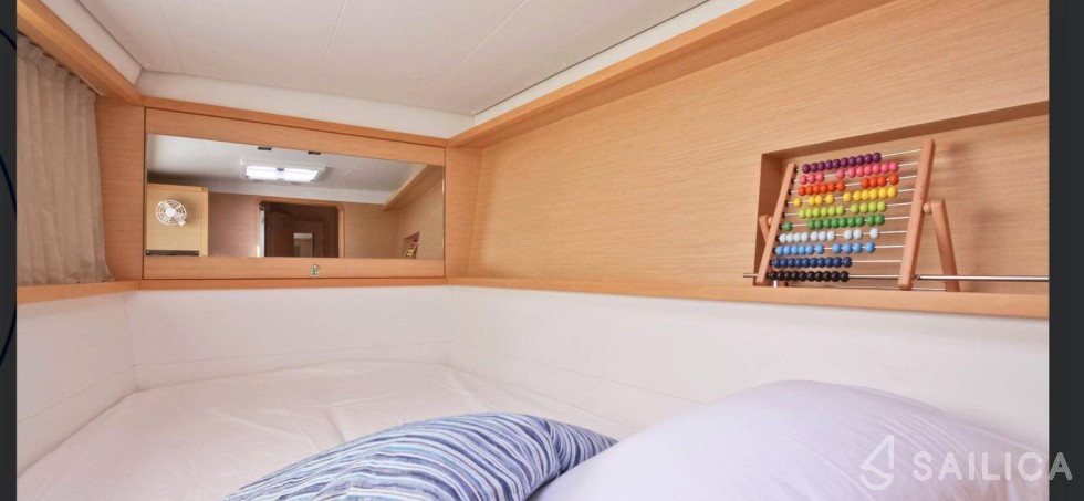 Lagoon 450  Flybridge - Yacht Charter Sailica