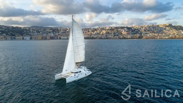 Lagoon 450  Flybridge - Yacht Charter Sailica