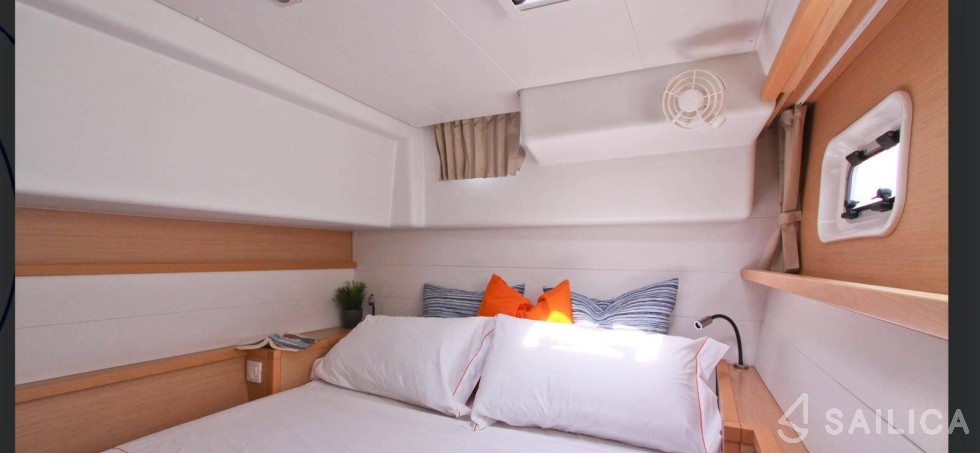 Lagoon 450  Flybridge - Yacht Charter Sailica