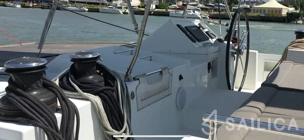 Lagoon 450  Flybridge - Yacht Charter Sailica