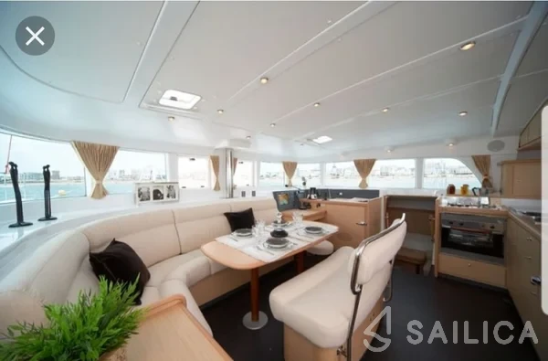 Lagoon 450  Flybridge - Yacht Charter Sailica