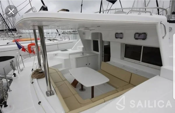 Lagoon 450  Flybridge - Yacht Charter Sailica